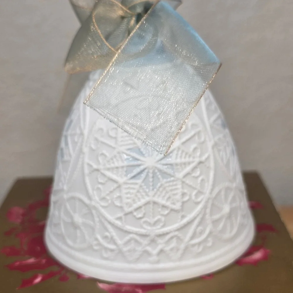 Lladro 2009 Porcelain Christmas Bell Ornament #01007162 Angels With Original Box